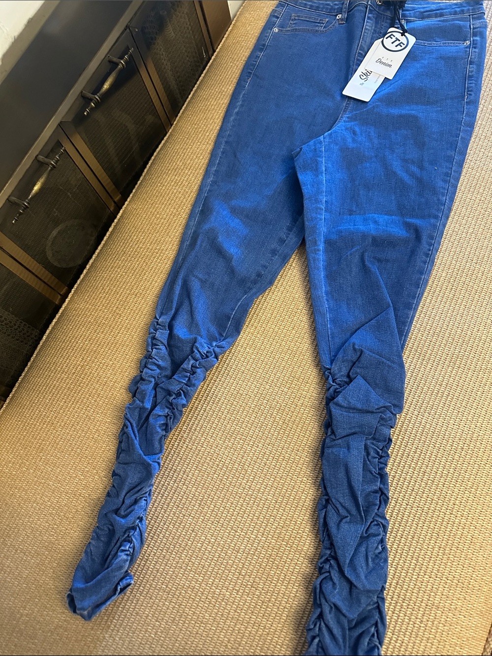 💜#70 BNWT Fashion to Figure Blue Ruched Leg Women’s Jeans